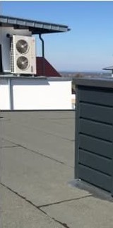 Fertige Klimaanlagen-Verkleidung auf einem Flachdach
